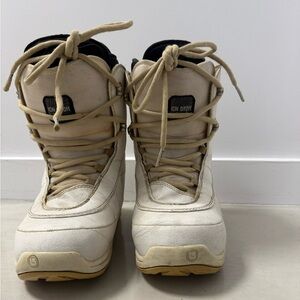 Burton Ion Grom snowboard boots for woman’s